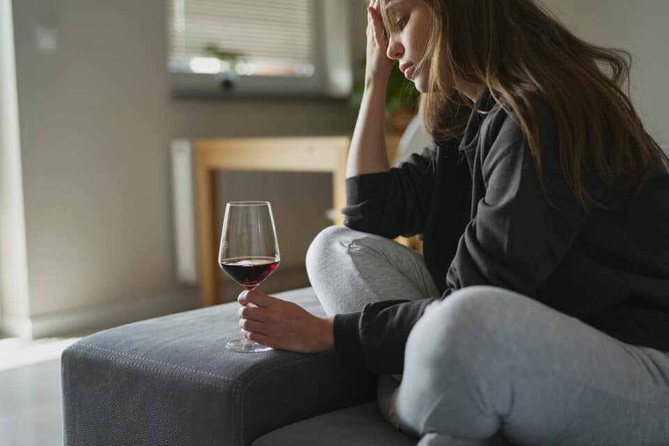 El dolor menstrual severo podría ser un indicador de endometriosis, y el consumo de alcohol se considera un importante factor de riesgo para el desarrollo de esta enfermedad.